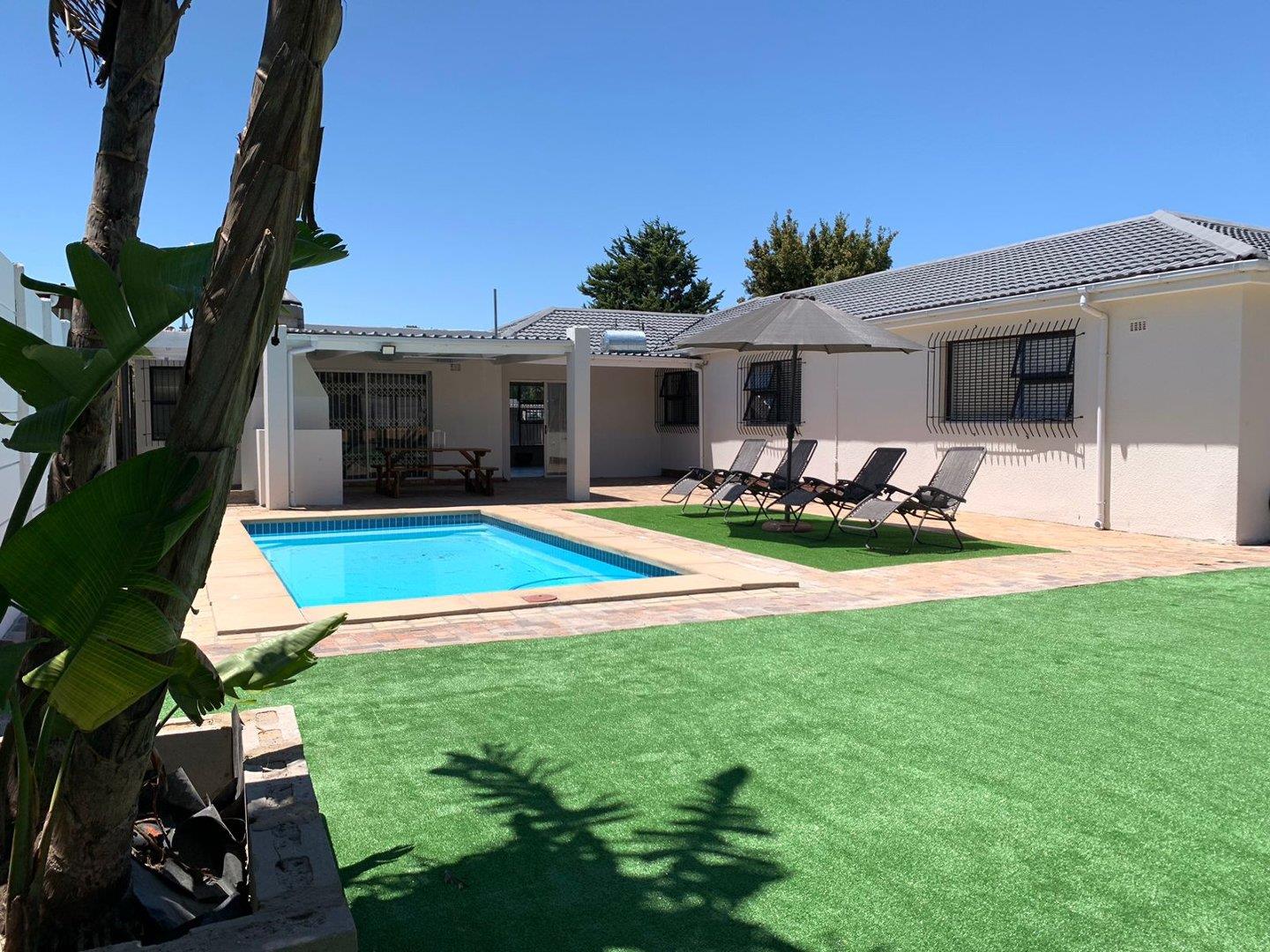 To Let 6 Bedroom Property for Rent in Table View Western Cape